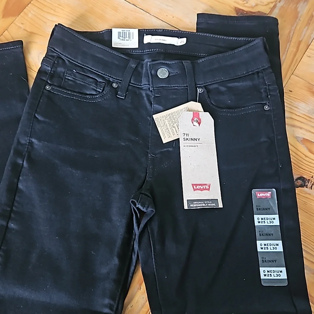 NWT Levi's 711 Skinny hypersoft black jeans women's size W25 L30 - Picture 1 of 6